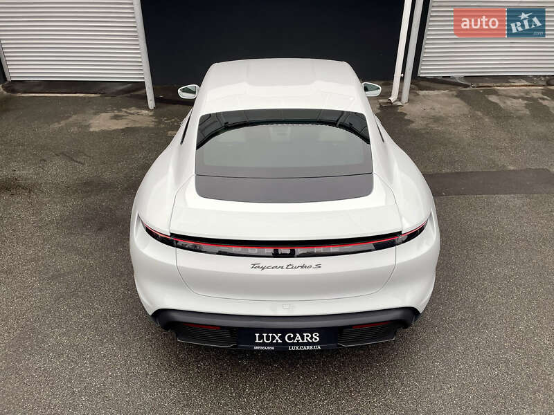 Седан Porsche Taycan 2020 в Киеве