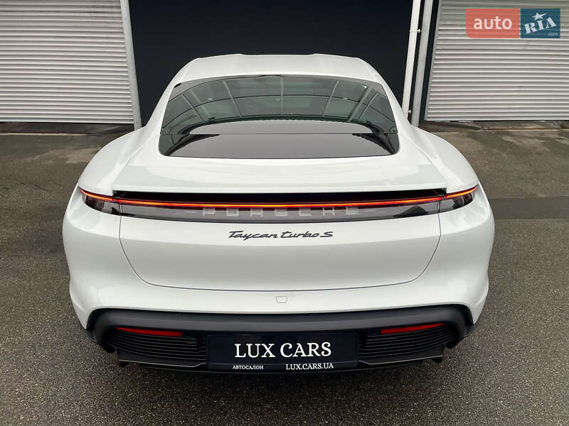 Седан Porsche Taycan 2020 в Киеве