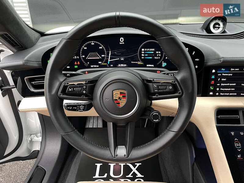 Седан Porsche Taycan 2020 в Киеве