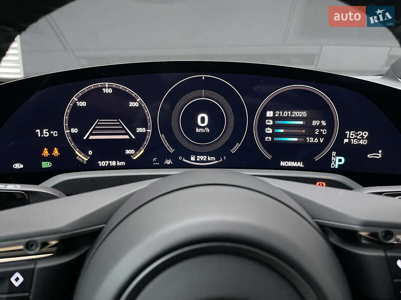 Седан Porsche Taycan 2020 в Киеве