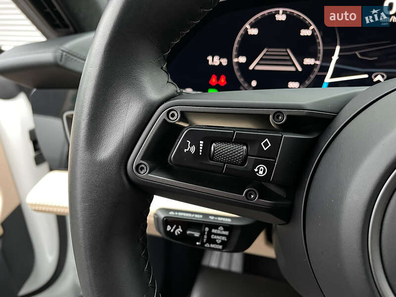 Седан Porsche Taycan 2020 в Киеве