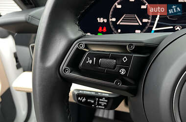 Седан Porsche Taycan 2020 в 