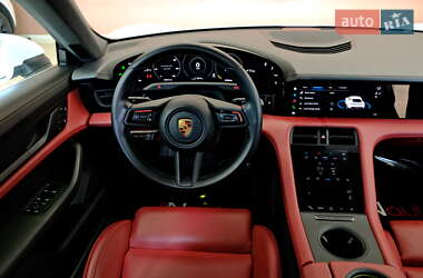 Седан Porsche Taycan 2022 в 