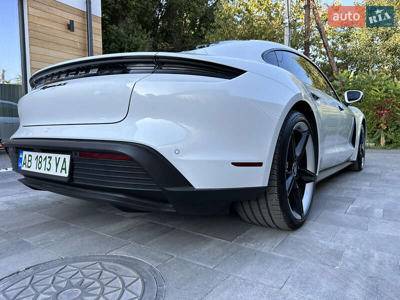 Седан Porsche Taycan 2020 в Виннице