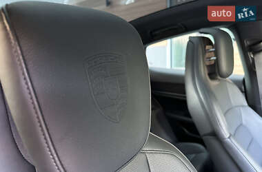 Седан Porsche Taycan 2020 в 