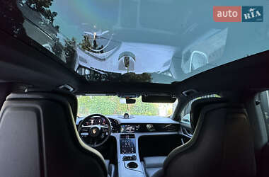 Седан Porsche Taycan 2020 в 