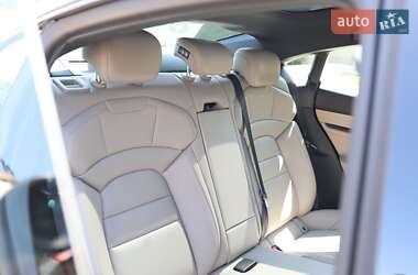 Седан Porsche Taycan 2023 в 
