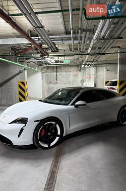Седан Porsche Taycan 2020 в Києві