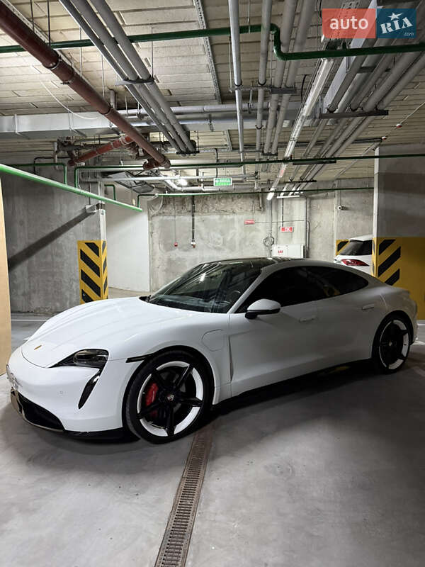 Седан Porsche Taycan 2020 в 