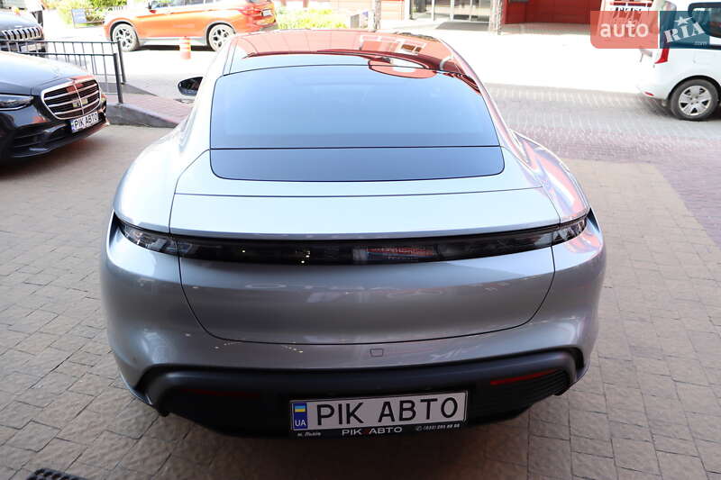 Седан Porsche Taycan 2021 в Львове