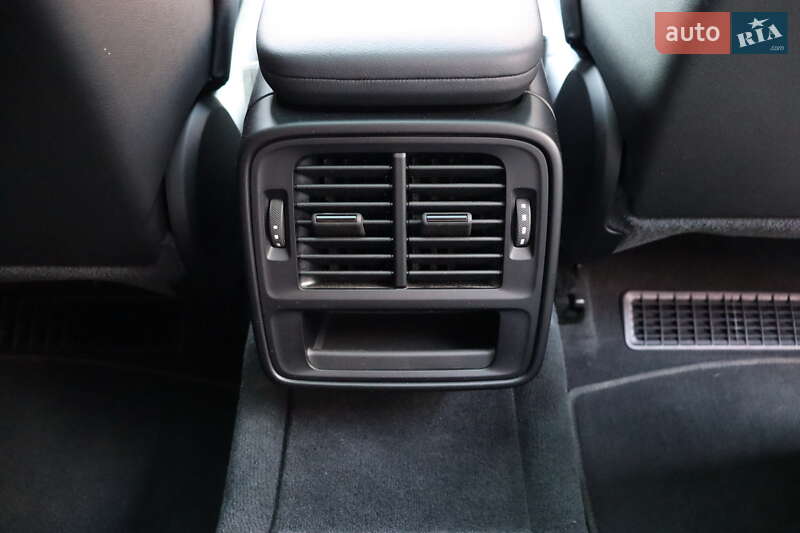 Седан Porsche Taycan 2021 в Львове