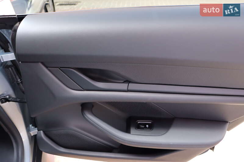 Седан Porsche Taycan 2021 в Львове