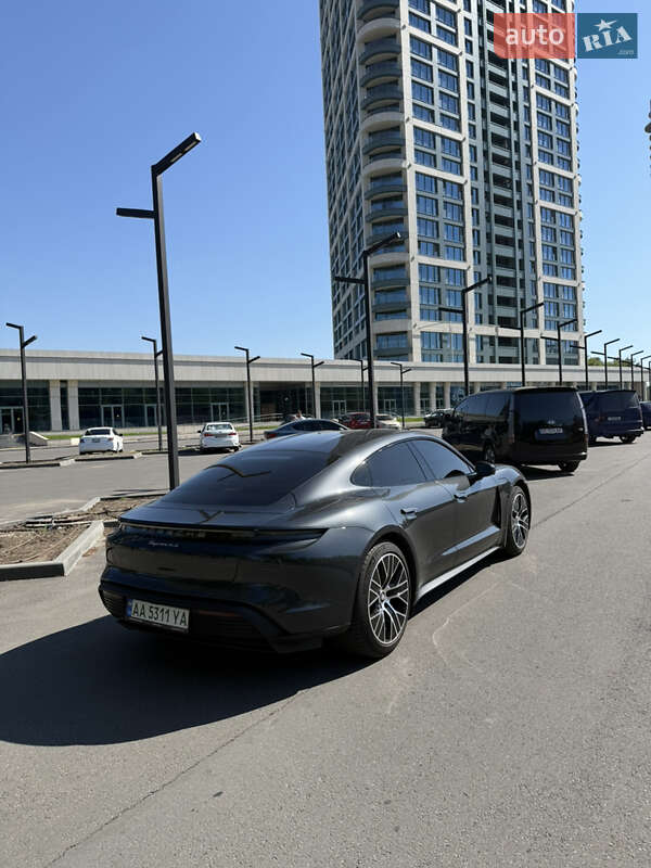 Седан Porsche Taycan 2020 в Дніпрі