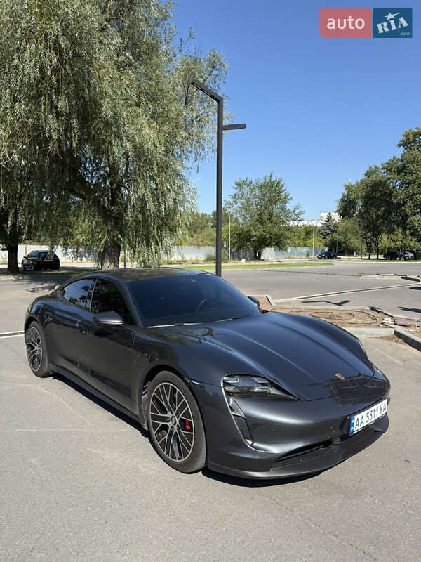 Седан Porsche Taycan 2020 в Дніпрі