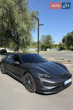 Седан Porsche Taycan 2020 в 