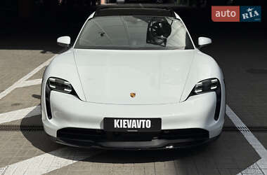 Седан Porsche Taycan 2021 в 