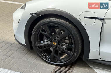 Седан Porsche Taycan 2021 в 