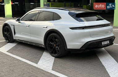 Седан Porsche Taycan 2021 в 