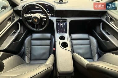 Седан Porsche Taycan 2021 в 