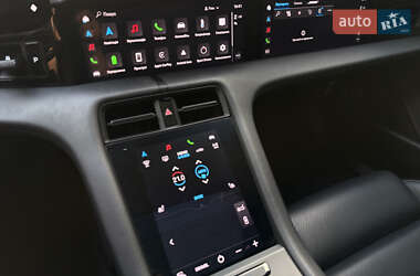 Седан Porsche Taycan 2021 в 