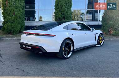 Седан Porsche Taycan 2020 в 