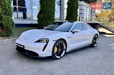 Седан Porsche Taycan 2020 в 