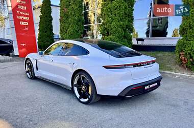 Седан Porsche Taycan 2020 в 
