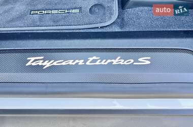 Седан Porsche Taycan 2020 в 