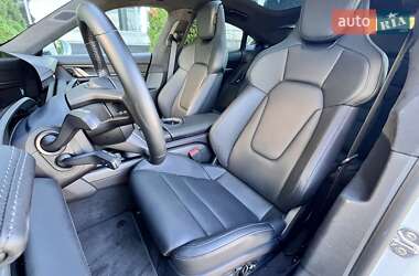 Седан Porsche Taycan 2020 в 