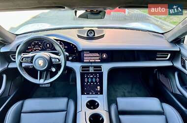 Седан Porsche Taycan 2020 в 