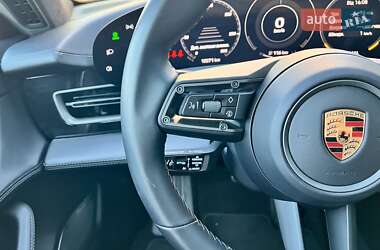 Седан Porsche Taycan 2020 в 
