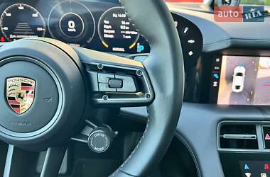 Седан Porsche Taycan 2020 в 