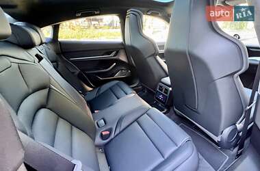 Седан Porsche Taycan 2020 в 