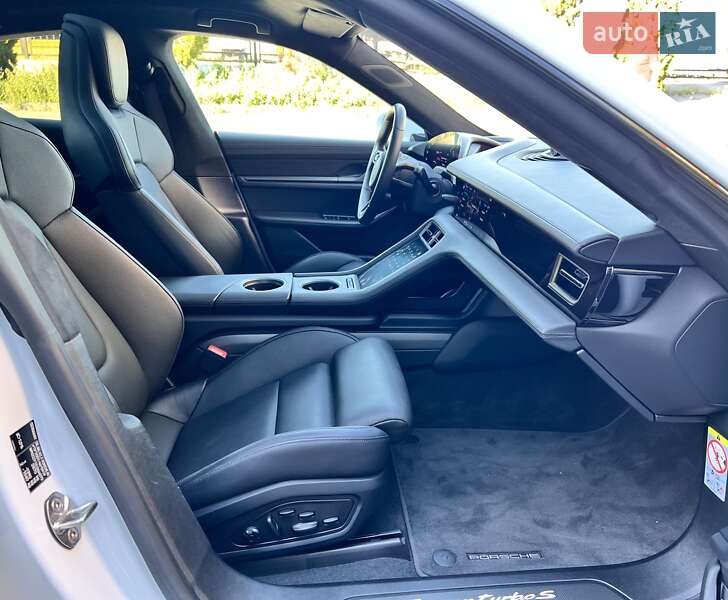 Седан Porsche Taycan 2020 в Киеве фото 61 Седан Porsche Taycan 2020 в Киеве