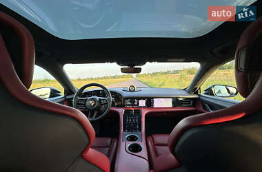Седан Porsche Taycan 2021 в 