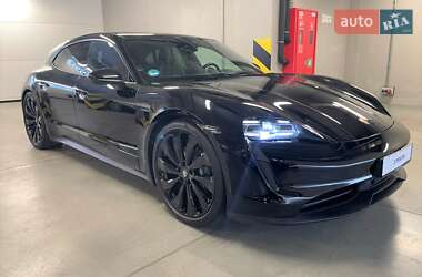 Седан Porsche Taycan 2023 в Киеве