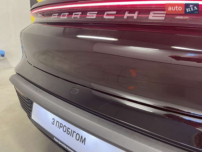 Седан Porsche Taycan 2023 в Киеве