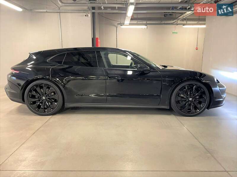 Седан Porsche Taycan 2023 в Киеве