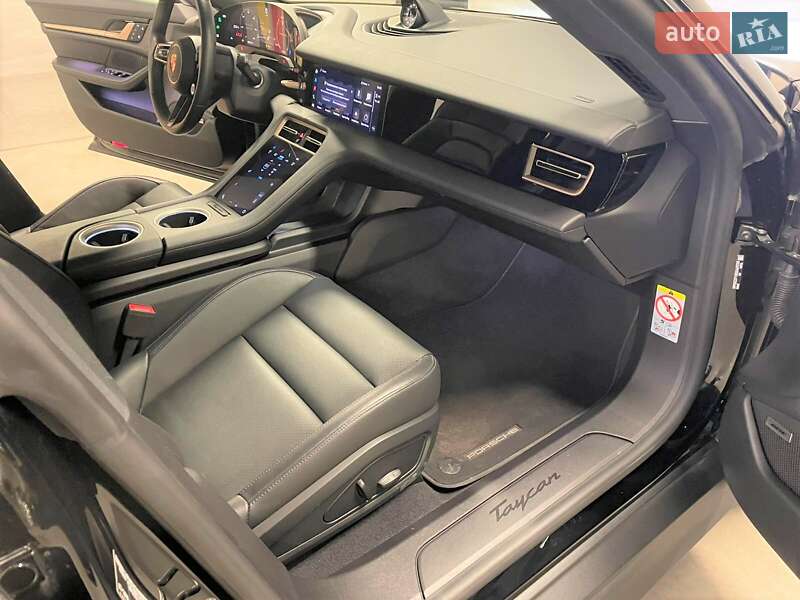 Седан Porsche Taycan 2023 в Киеве