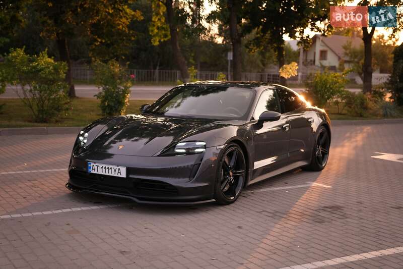 Седан Porsche Taycan 2020 в 