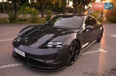 Седан Porsche Taycan 2020 в 