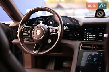 Седан Porsche Taycan 2020 в 