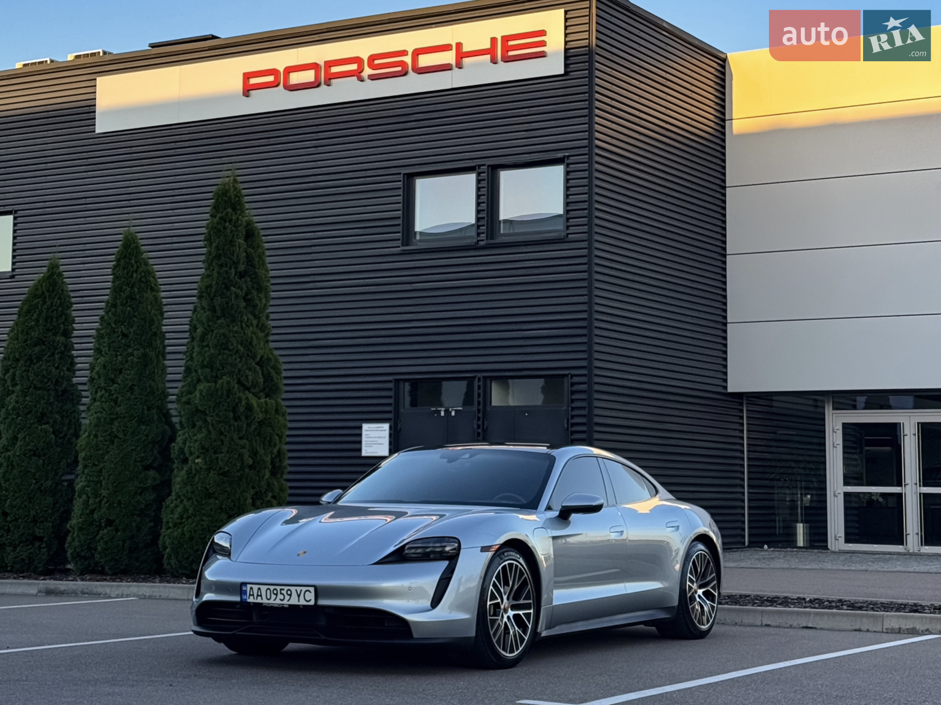 2021 Porsche Taycan - мініатюра 2