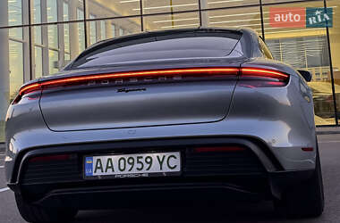 Седан Porsche Taycan 2021 в Киеве