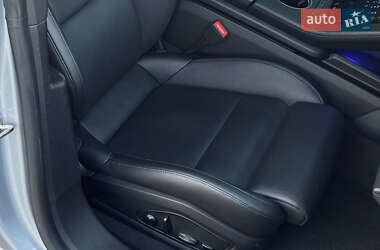 Седан Porsche Taycan 2021 в Киеве