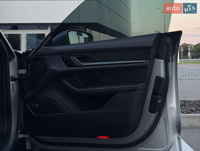 Седан Porsche Taycan 2021 в Киеве фото 36 Седан Porsche Taycan 2021 в Киеве