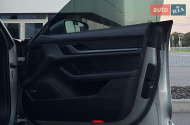 Седан Porsche Taycan 2021 в 