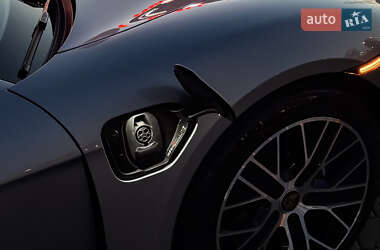 Седан Porsche Taycan 2021 в Киеве
