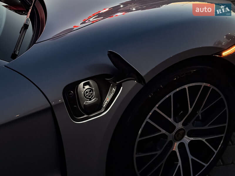 Седан Porsche Taycan 2021 в Киеве фото 49 Седан Porsche Taycan 2021 в Киеве