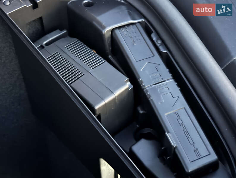 Седан Porsche Taycan 2021 в Киеве фото 53 Седан Porsche Taycan 2021 в Киеве